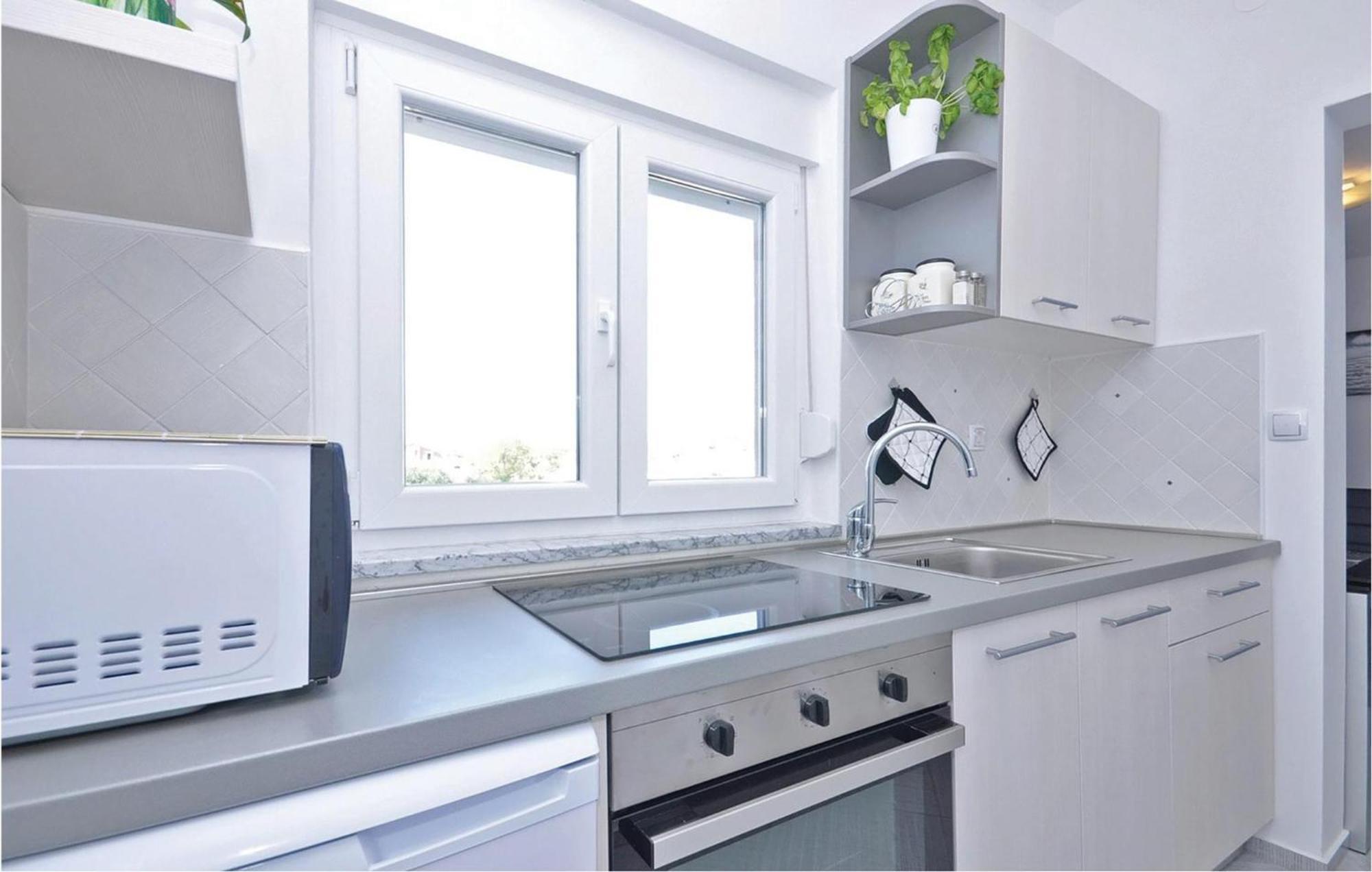 1 Bedroom Cozy Apartment In Bibinje Exteriör bild