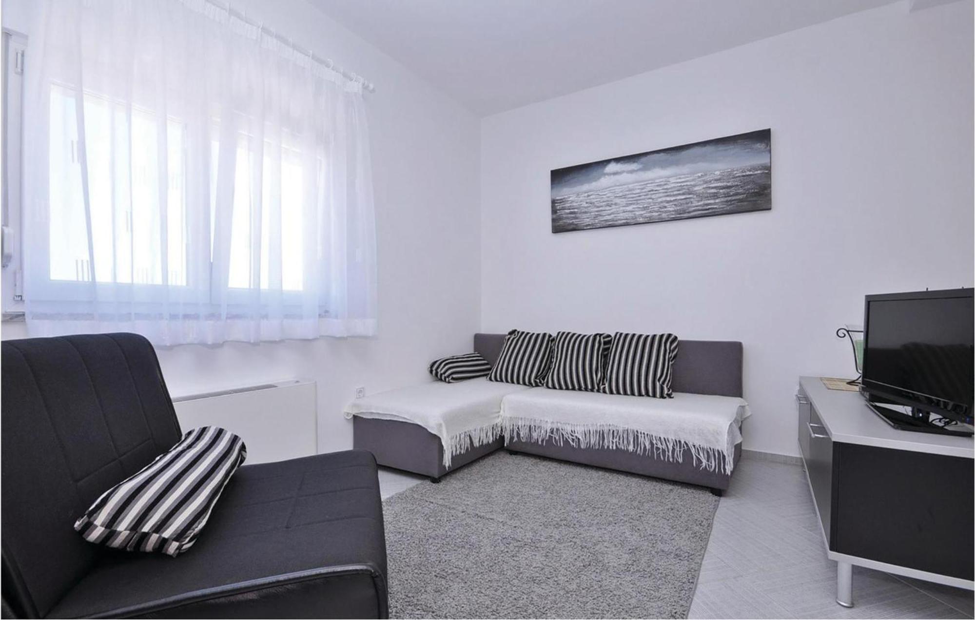 1 Bedroom Cozy Apartment In Bibinje Exteriör bild