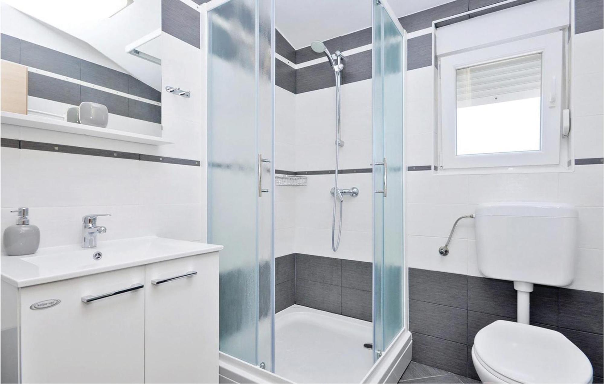 1 Bedroom Cozy Apartment In Bibinje Exteriör bild
