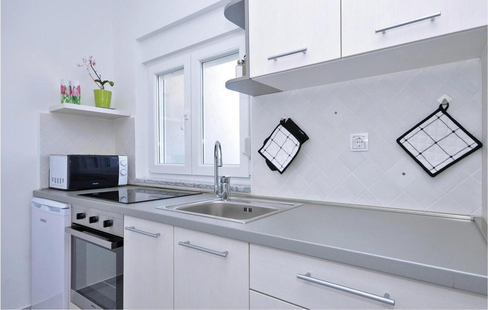 1 Bedroom Cozy Apartment In Bibinje Exteriör bild